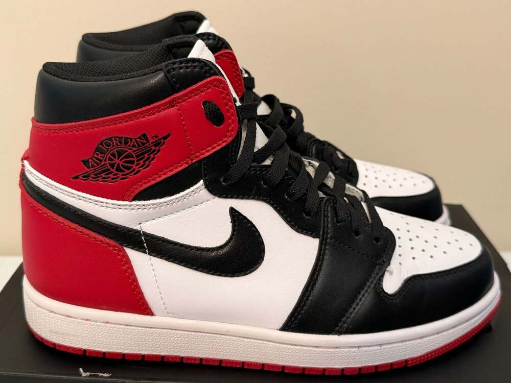 Nike Air Jordan 1 Retro High OG Black Toe